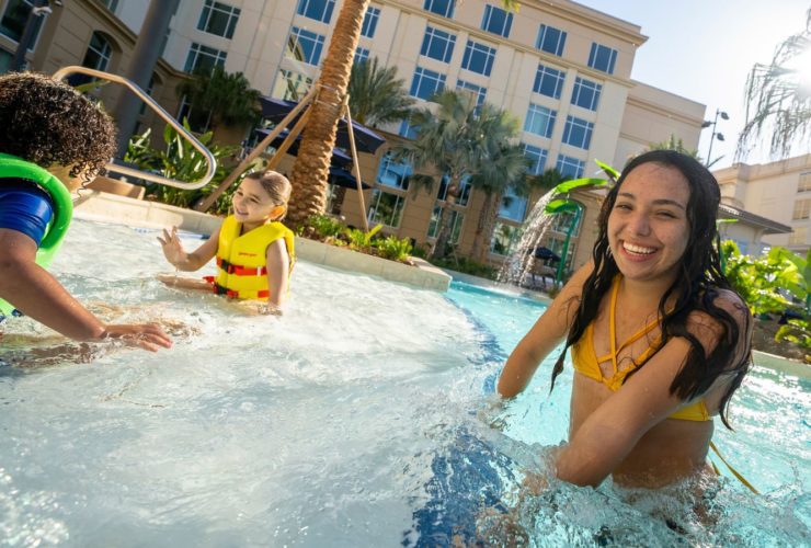 Kids playing in the water at Gaylord Palms Resort and Convention Center (Photo: Gaylord Resorts)